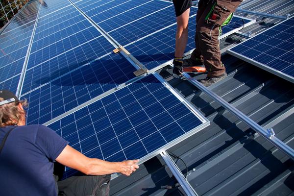 Photovoltaik-Anlage - Wir begleiten Sie von der Planung bis zur Inbetriebnahme, als direkter und alleiniger Ansprechpartner.